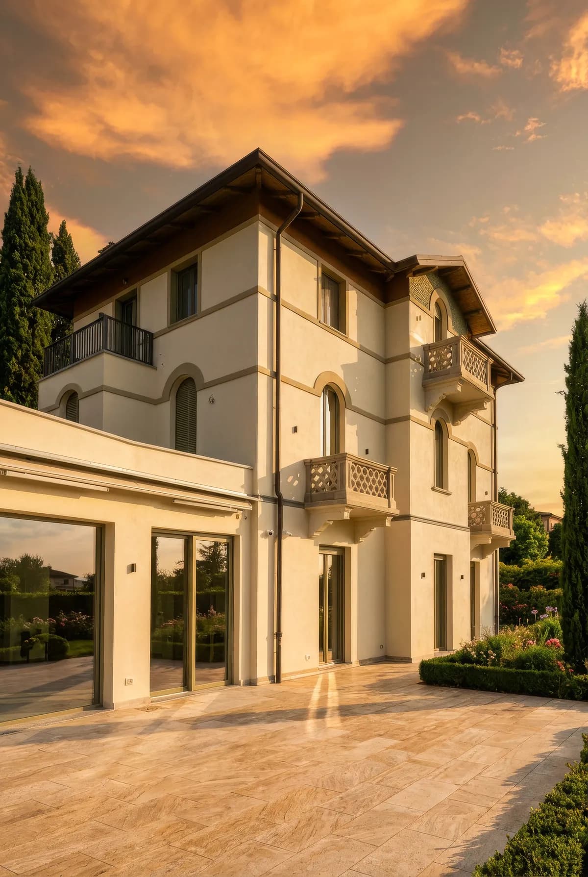 Villa classica — restauro facciate e tinteggiatura esterna